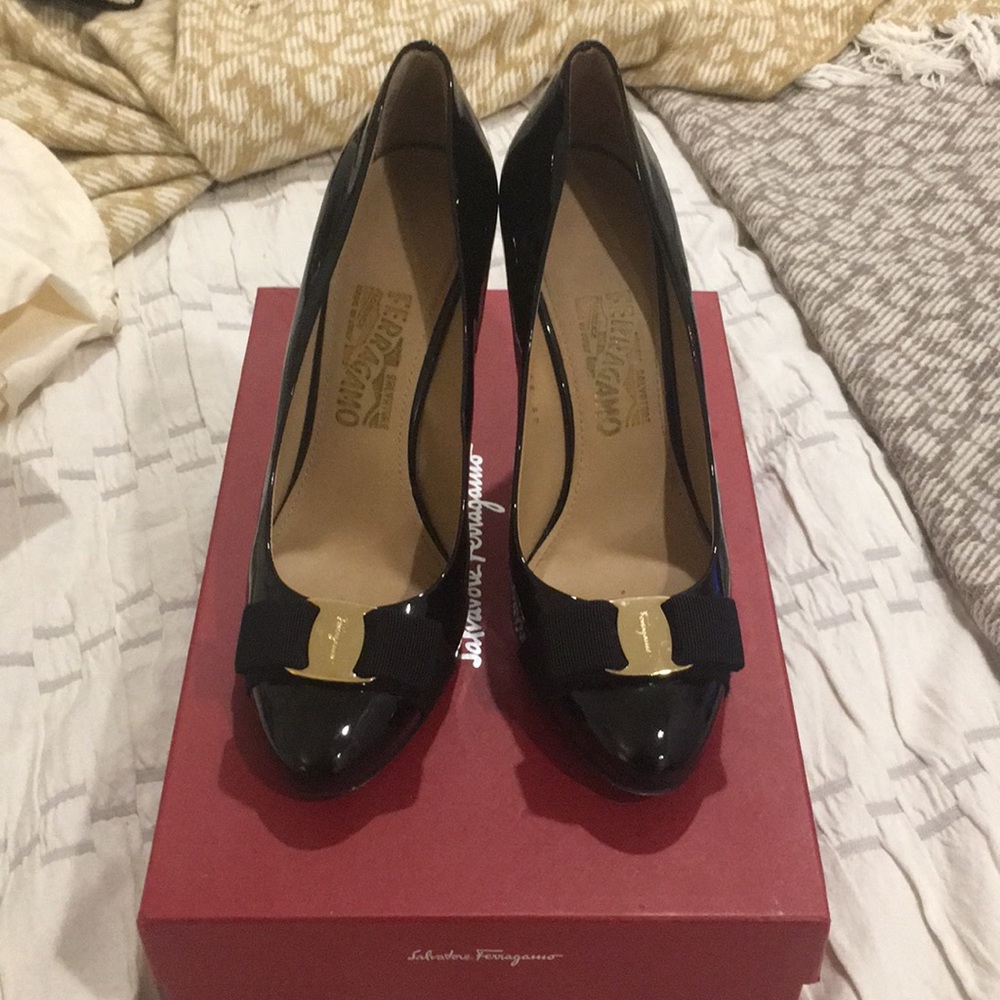Salvatore Ferragamo Black Patent Bow Pump